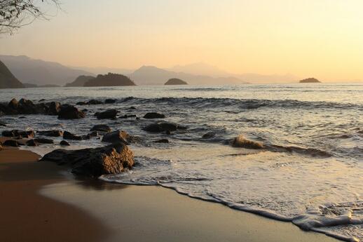 © Unsplash - Marcelo Santos Plage de Parati