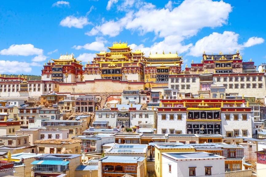 ©Shutterstock - PabouV Monastere Shangri La