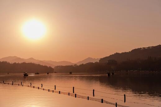 © Unsplash -   Calvin Wong Lac de l'ouest à Hangzhou