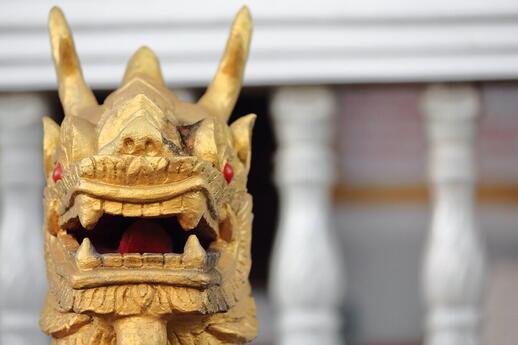 © Shutterstock - rweisswald Statue temple Udomxai