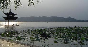 Visiter Le lac de l'Ouest