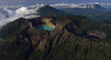 Visiter Moni et le volcan Kelimutu (1 640m)